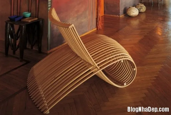 Những chiếc ghế gỗ thanh lịch và cuốn hút